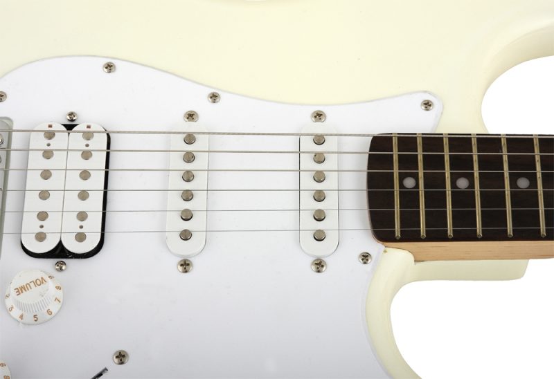 กีต้าร์ไฟฟ้า Squier รุ่น Bullet Strat HSS