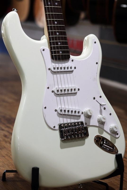 รีวิว กีต้าร์ไฟฟ้า Squier รุ่น Bullet Stratocaster SSS